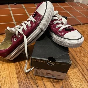 Converse maroon women’s 7.5